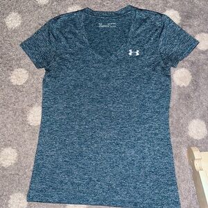 XS Under Armour women’s shirt